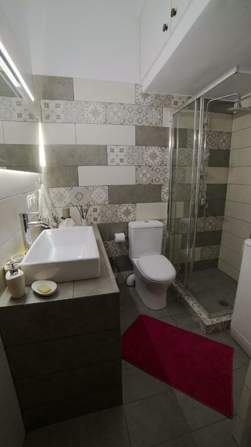 D16-Cosy Downtown Apartment Atena Exterior foto